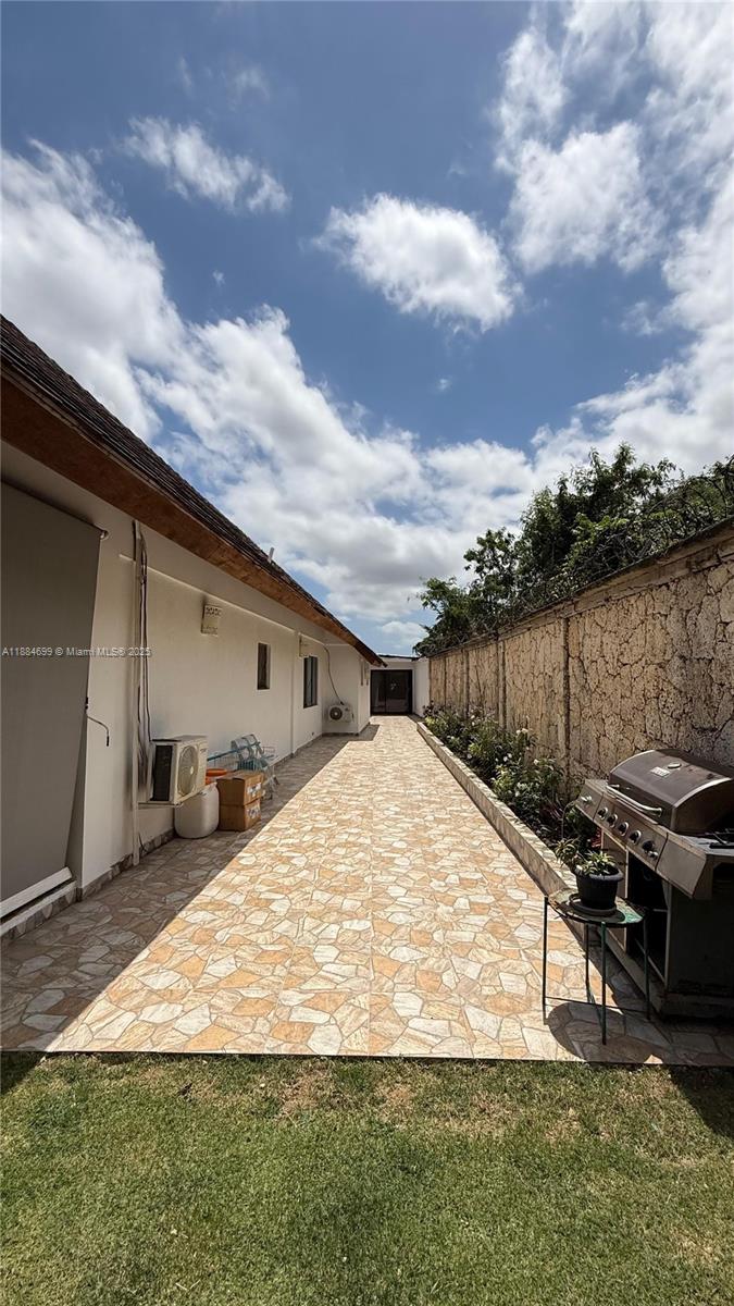 A11884699 Property Photo 11