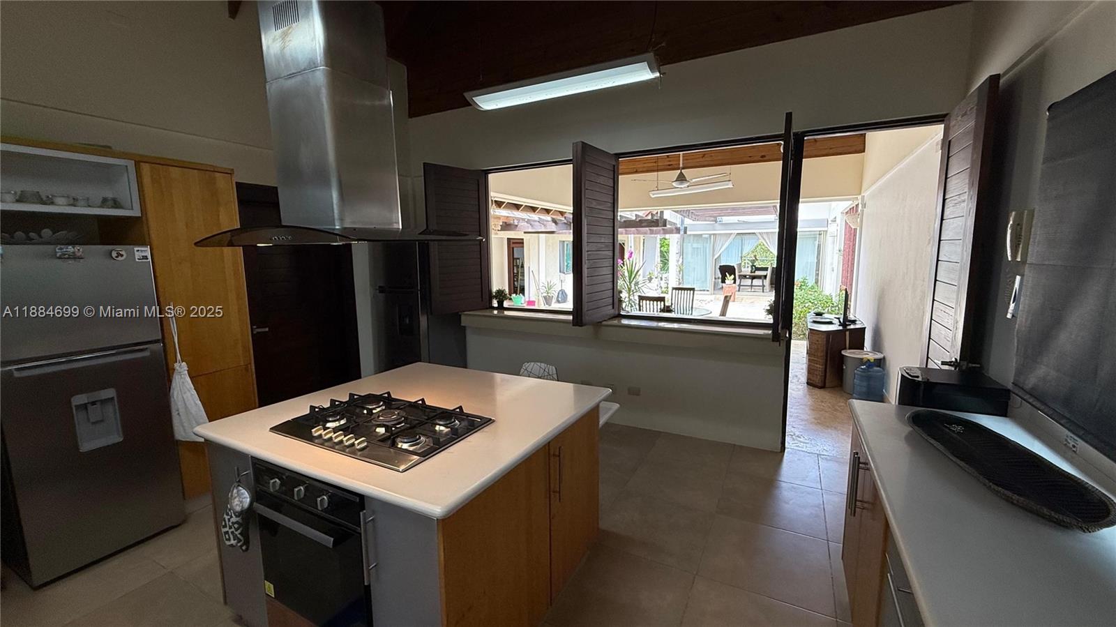 A11884699 Property Photo 14