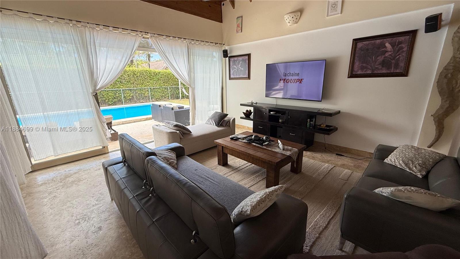 A11884699 Property Photo 15