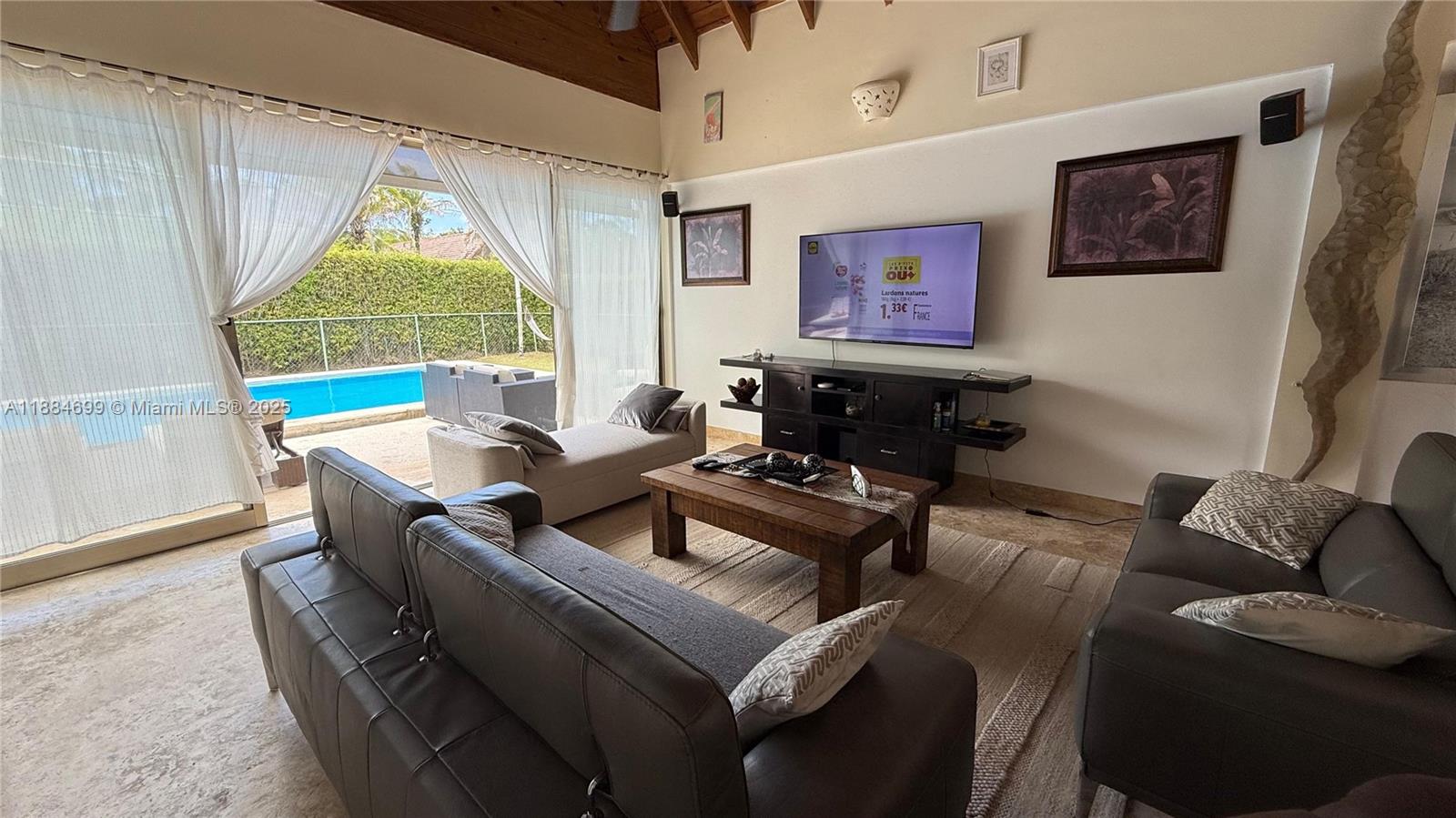 A11884699 Property Photo 17