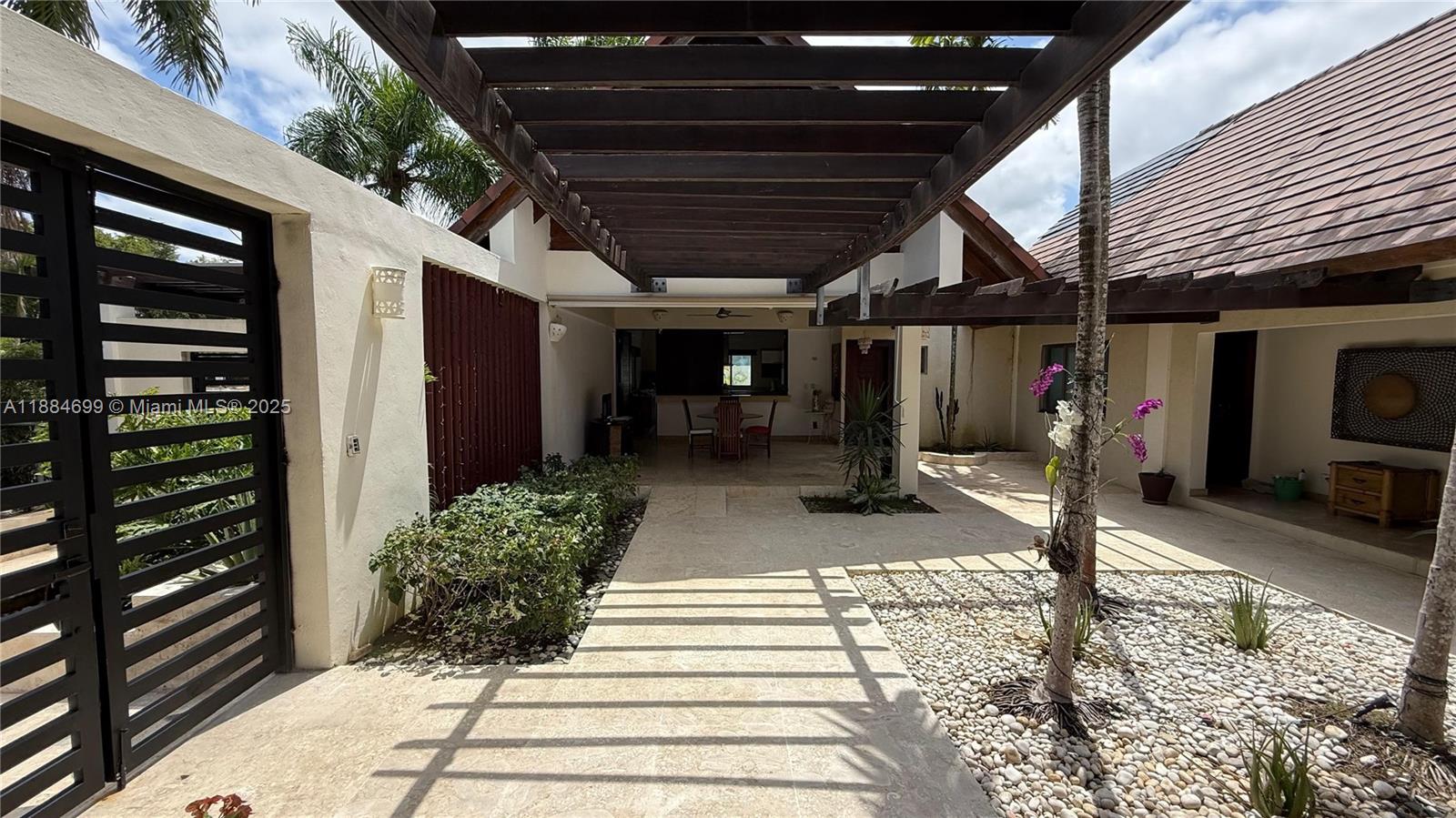 A11884699 Property Photo 18