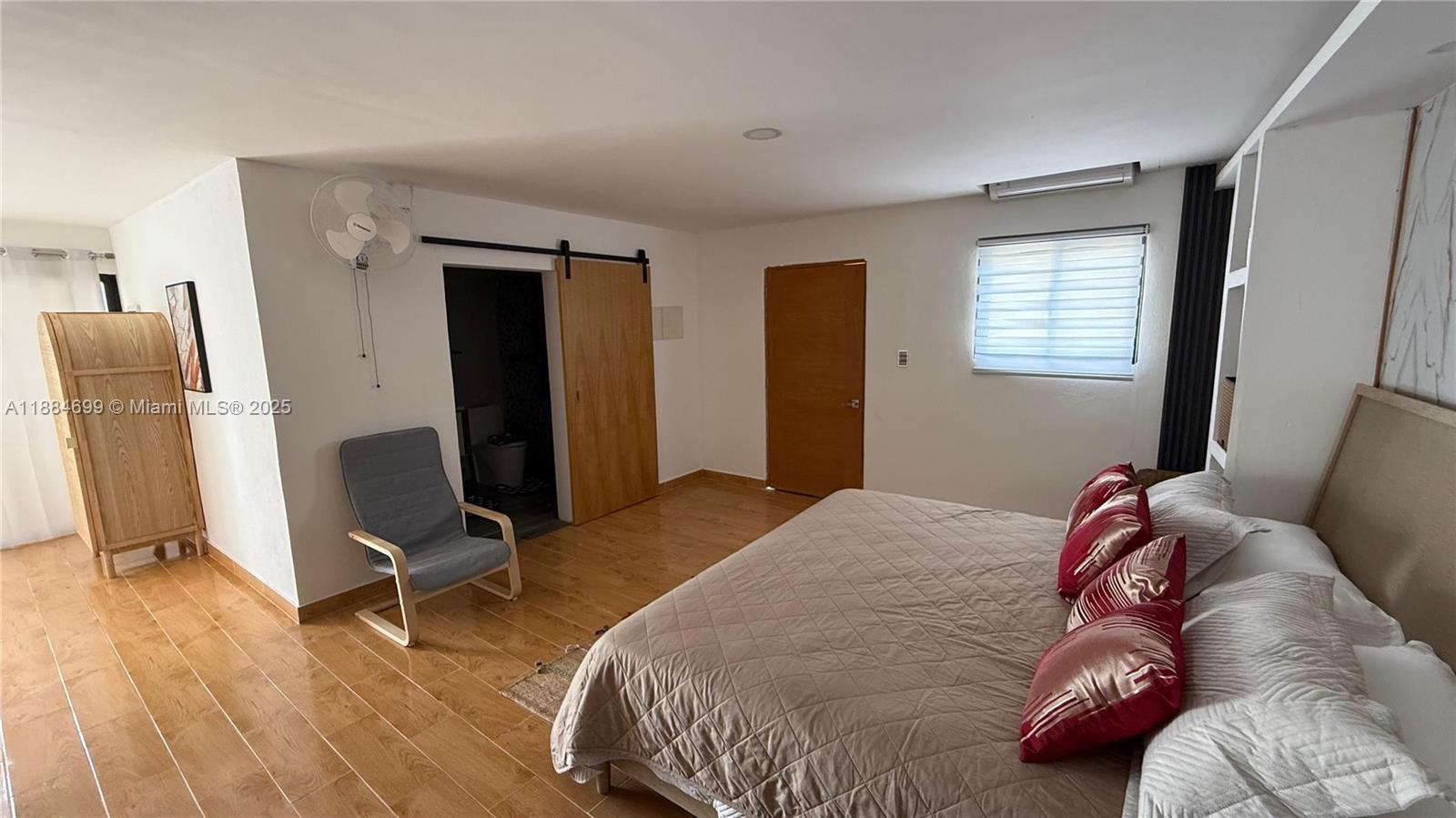 A11884699 Property Photo 19