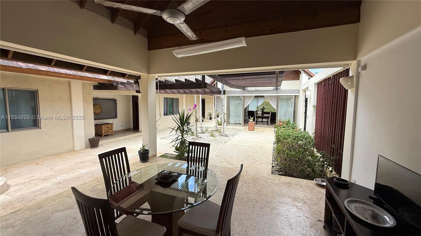 A11884699 Property Photo 22