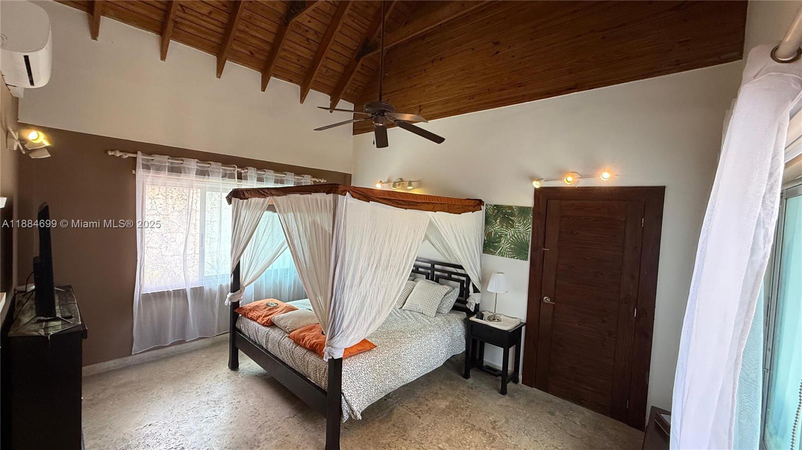 A11884699 Property Photo 23