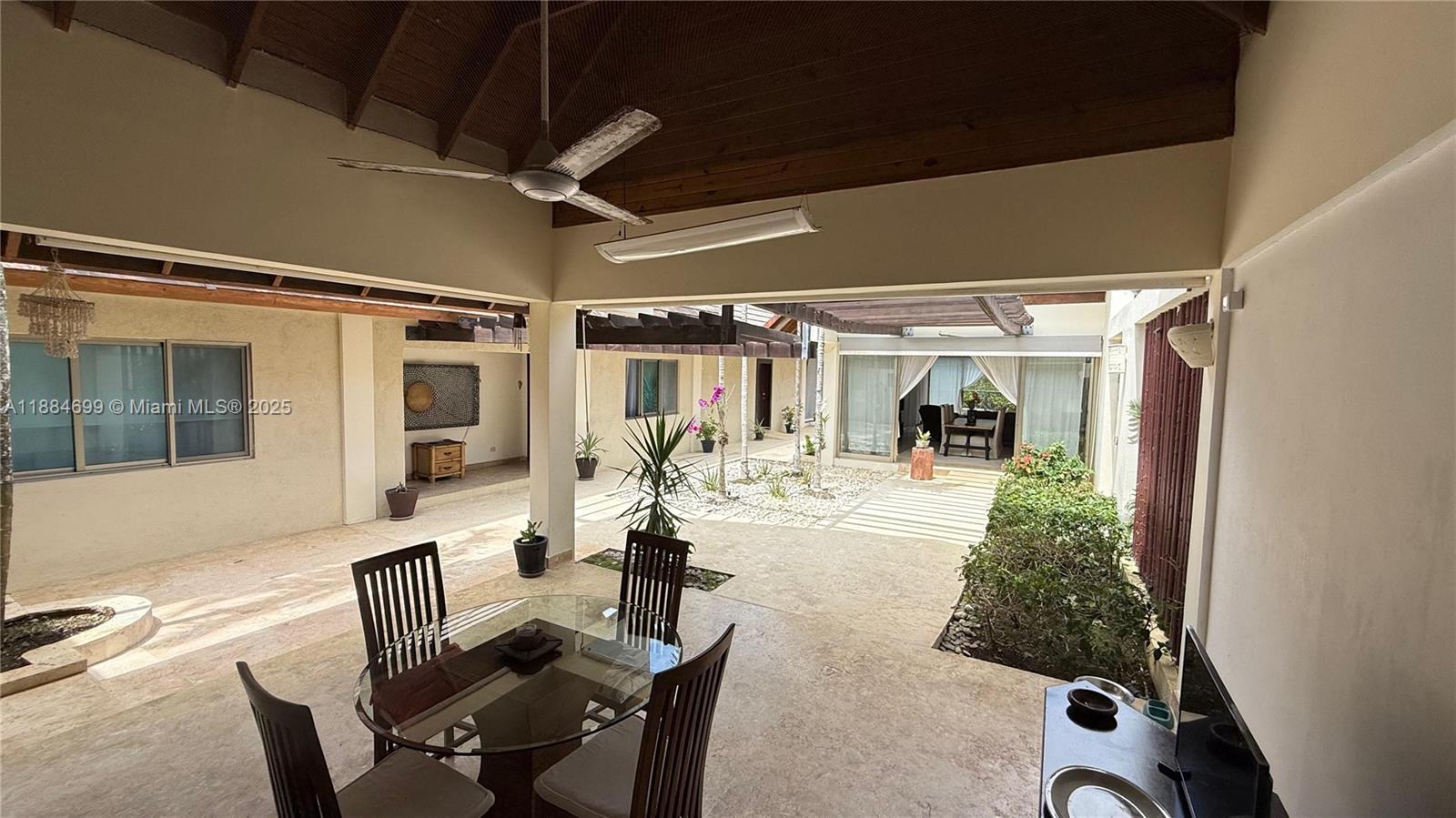 A11884699 Property Photo 24
