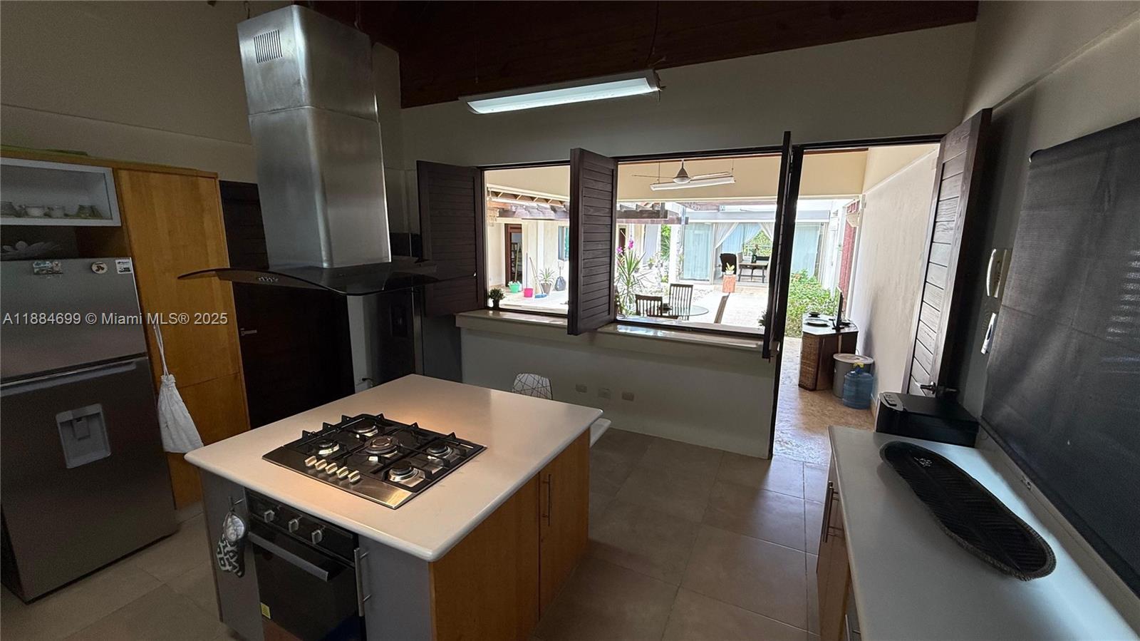 A11884699 Property Photo 27