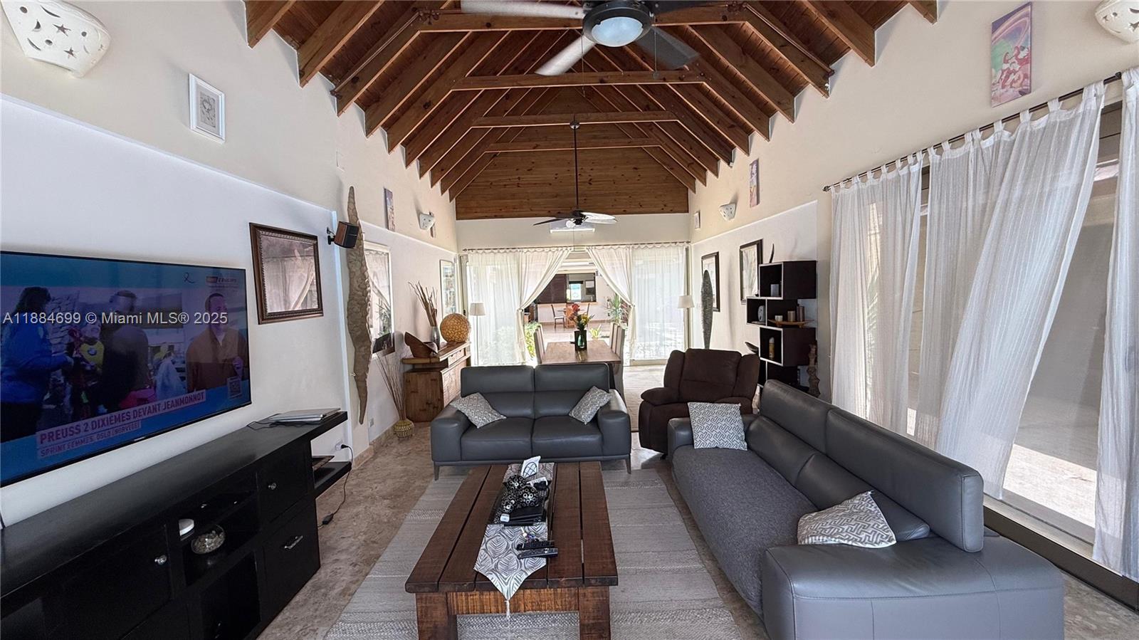 A11884699 Property Photo 28
