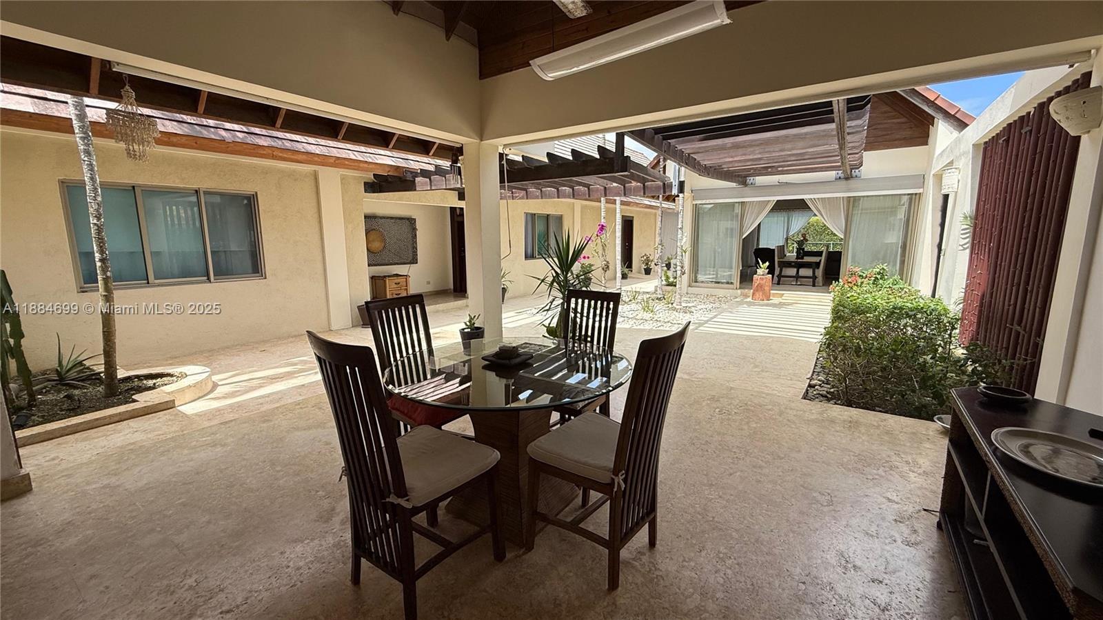 A11884699 Property Photo 32