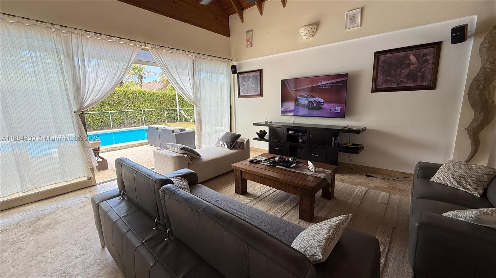 A11884699 Property Photo 33