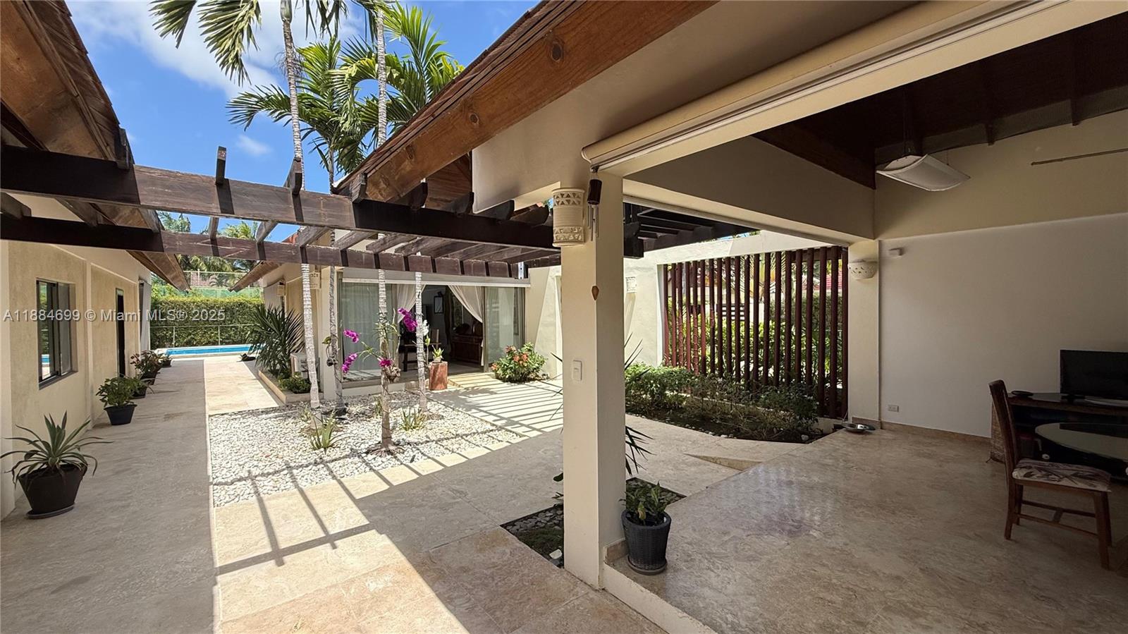 A11884699 Property Photo 34
