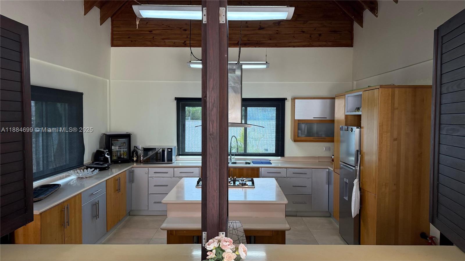 A11884699 Property Photo 35