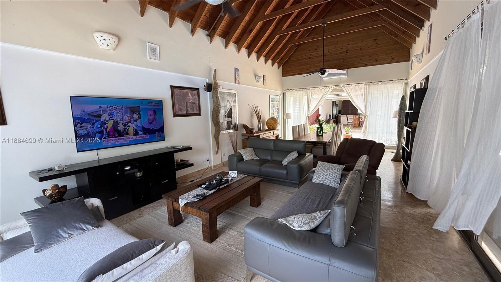 A11884699 Property Photo 37
