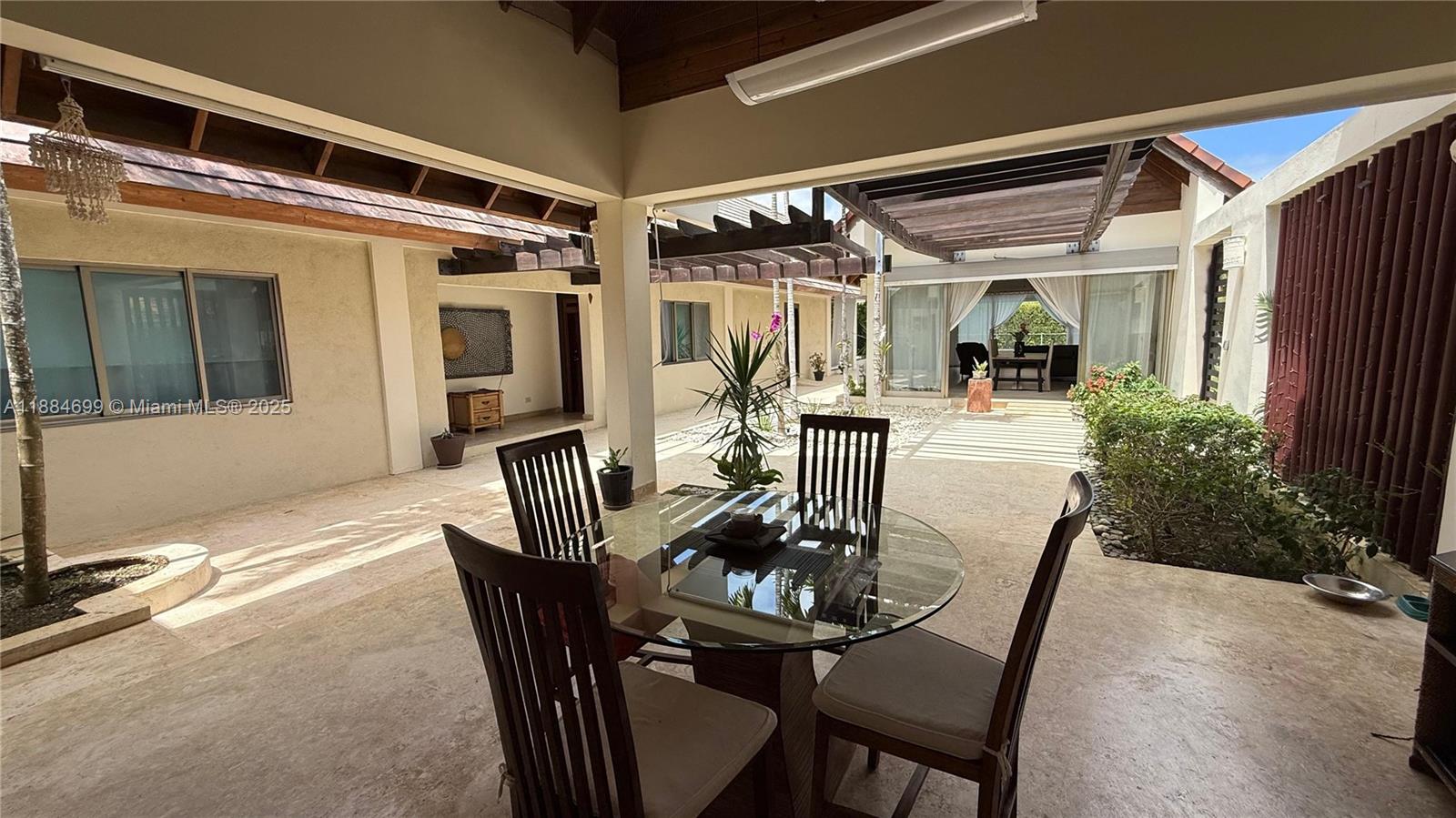 A11884699 Property Photo 38