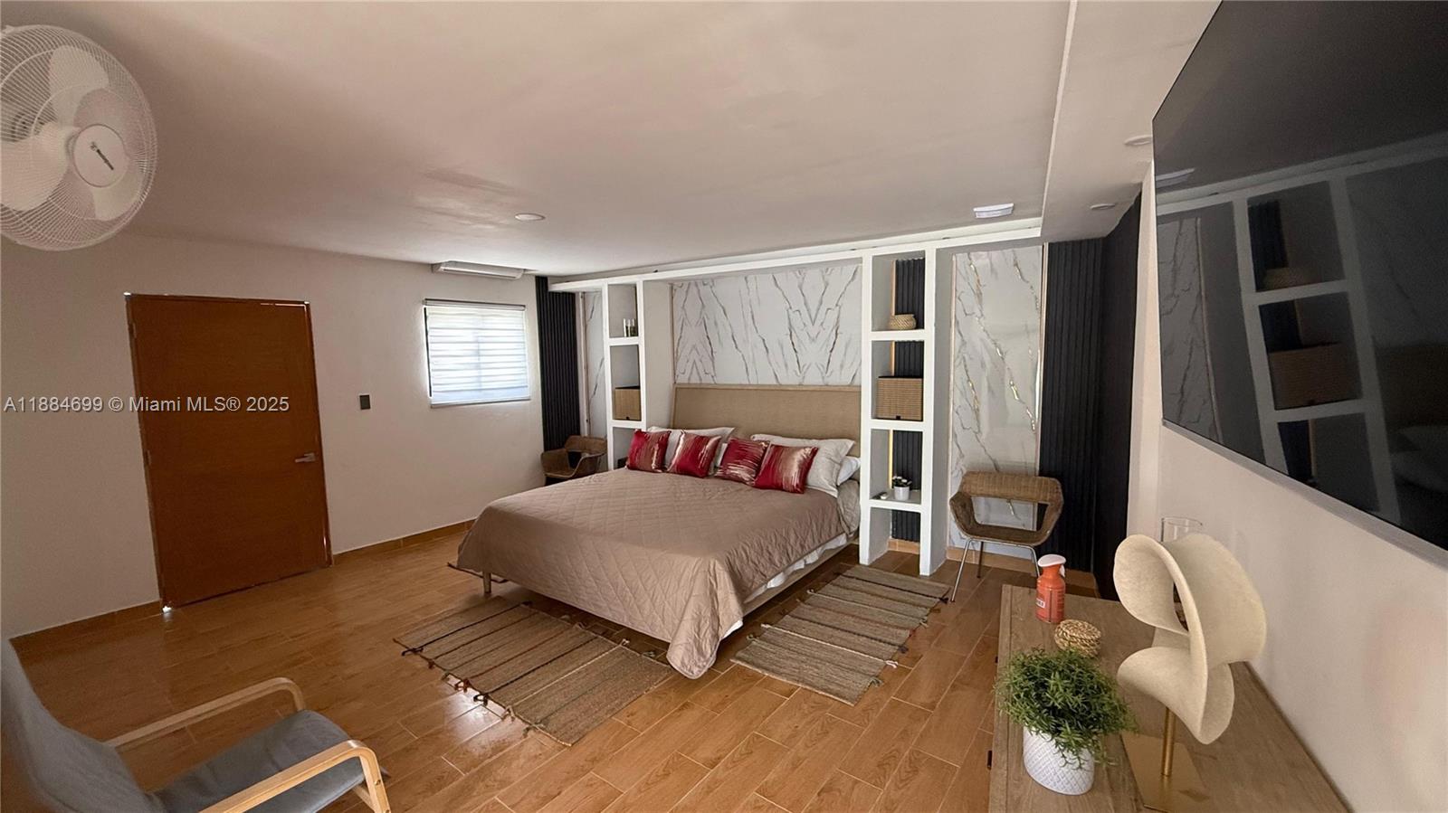 A11884699 Property Photo 42