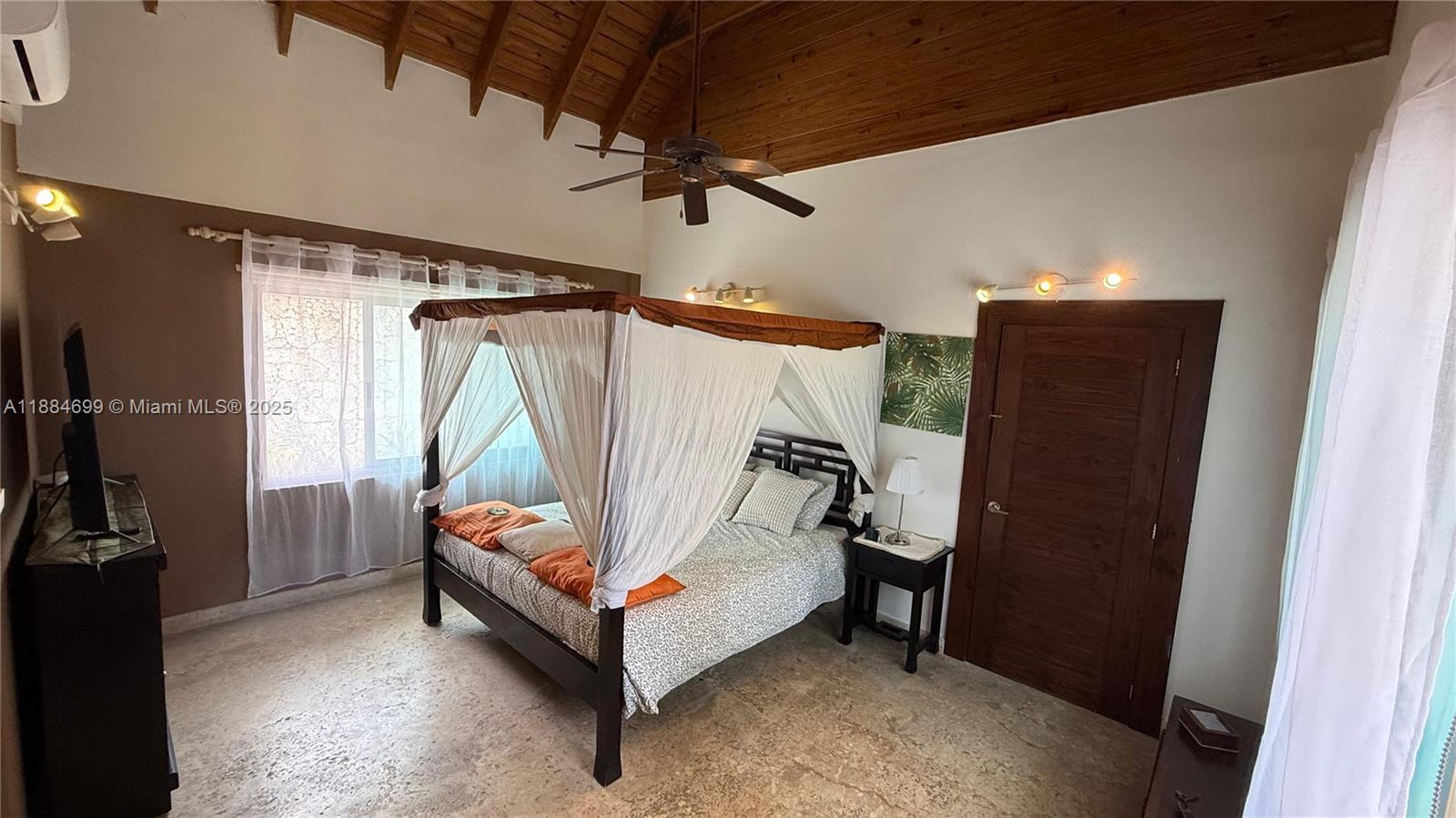 A11884699 Property Photo 43