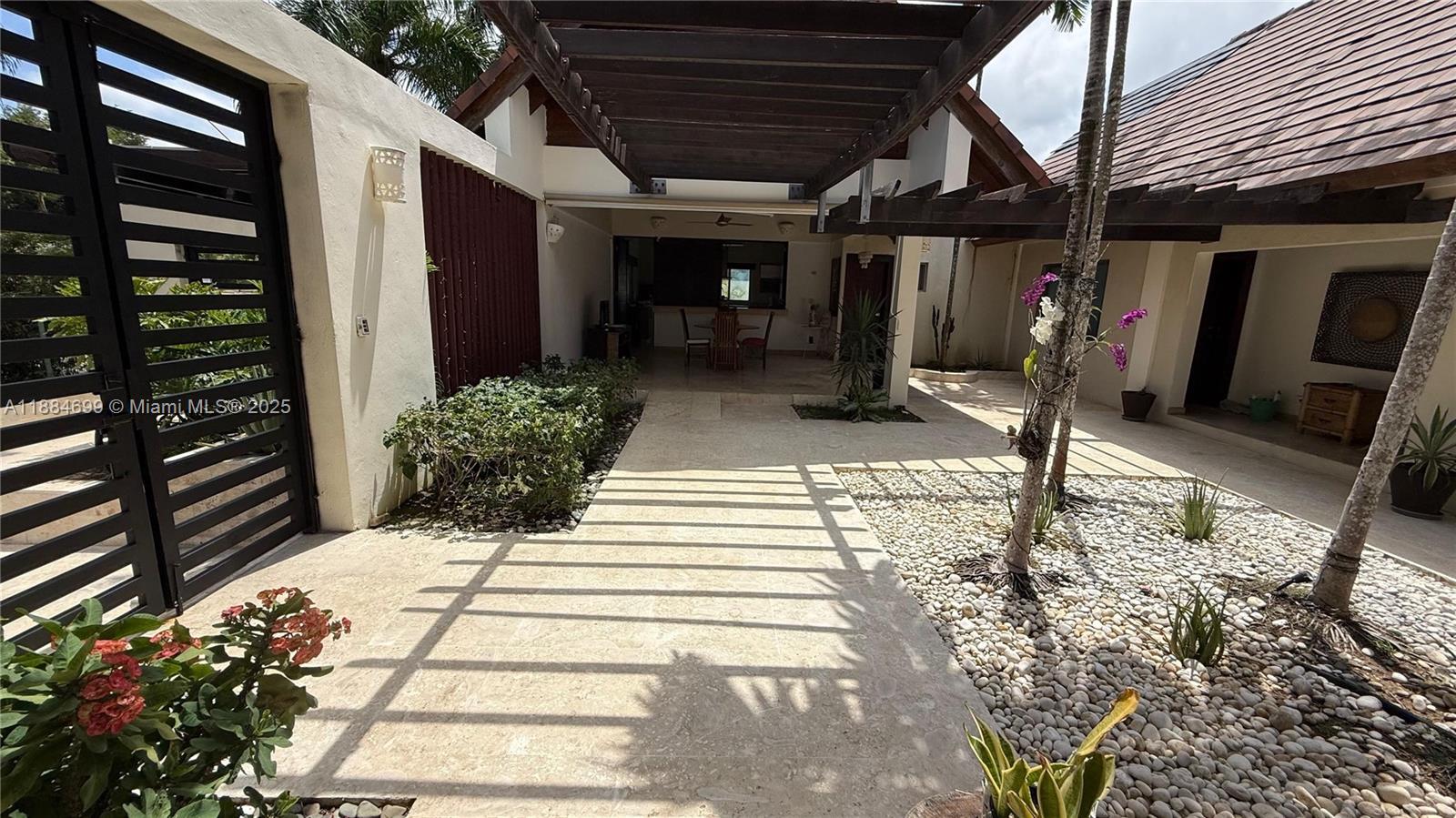 A11884699 Property Photo 45