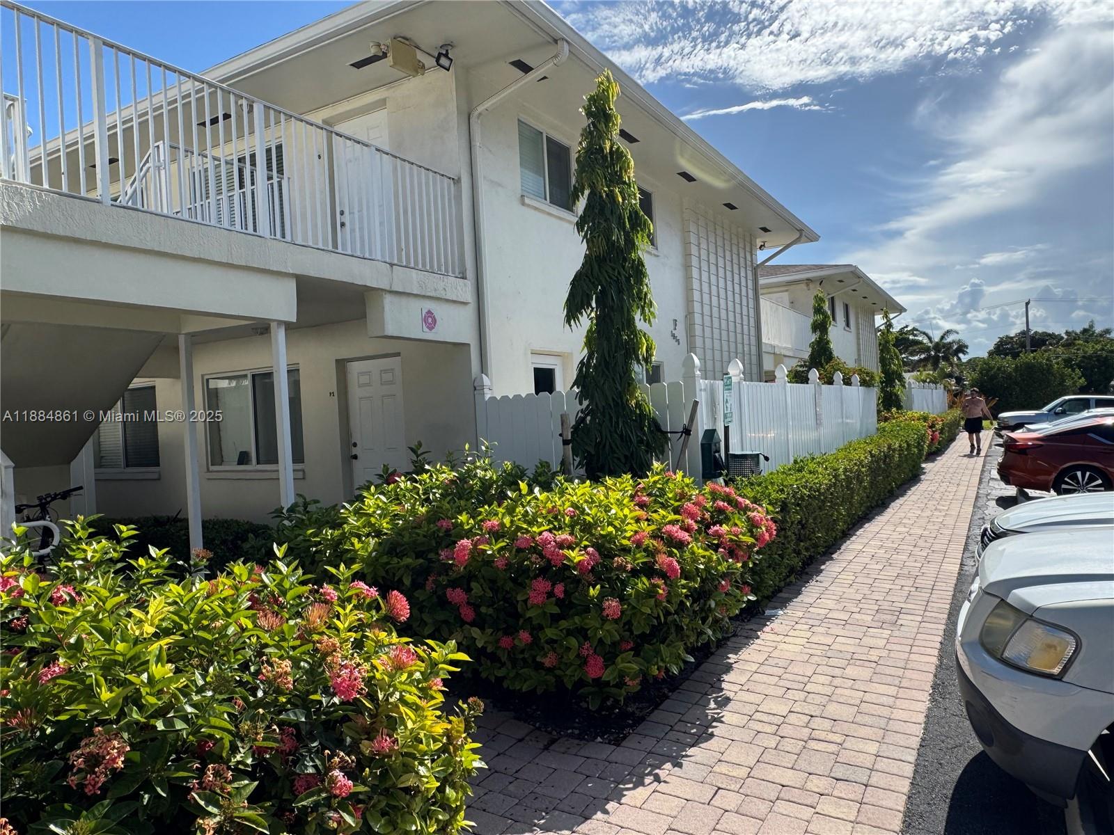 1856 NE 46th St F8 Property Photo 1