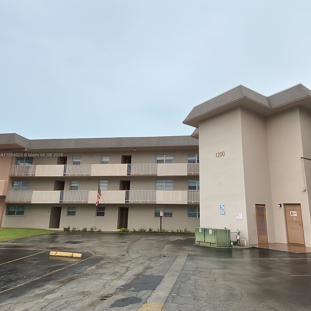 1200 Tallwood Ave 102 Property Photo 1