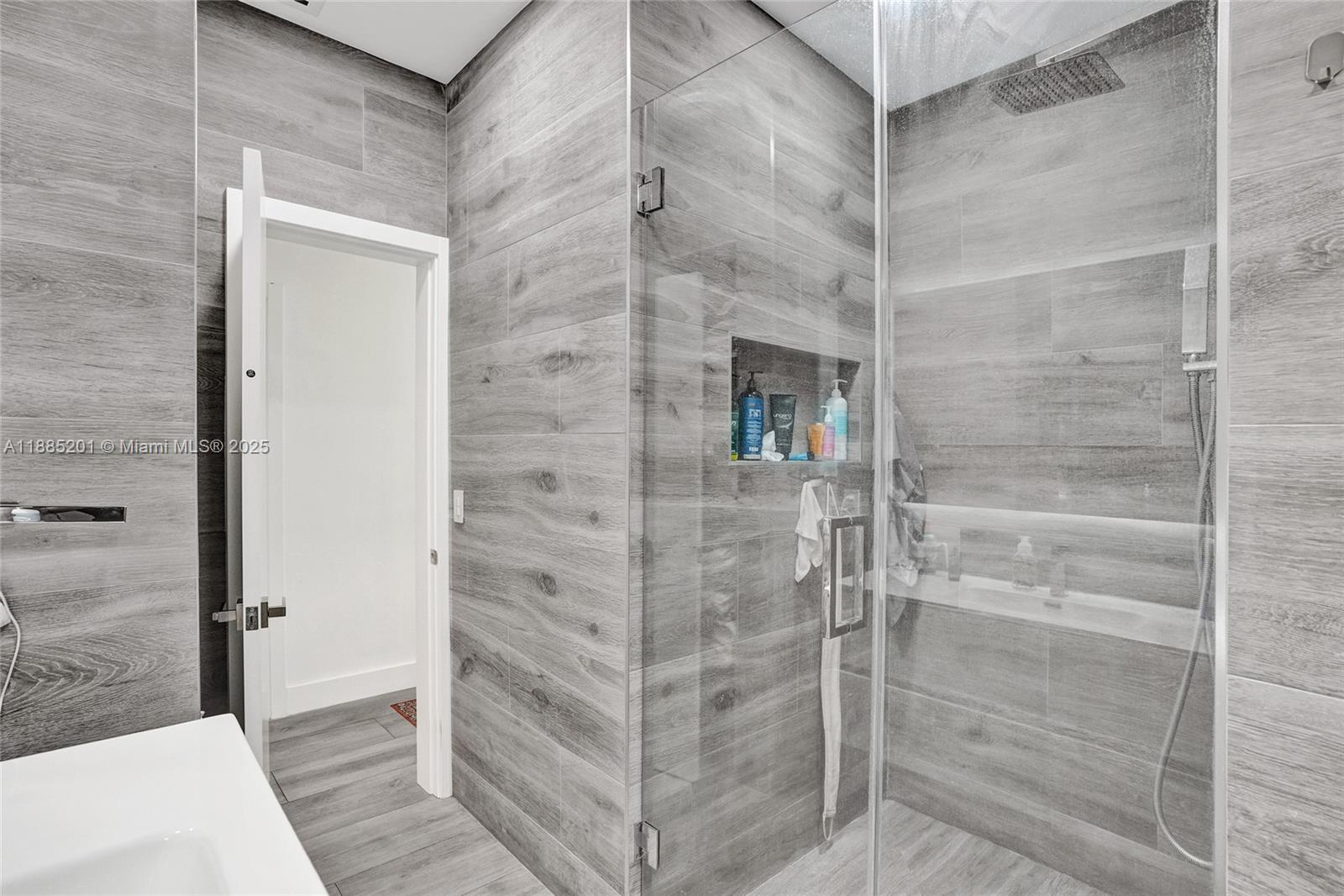 3784 Sheridan Ave Property Photo 4