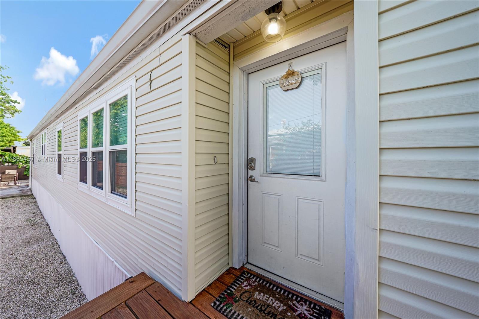 945 Plantation Rd 945 Property Photo 3