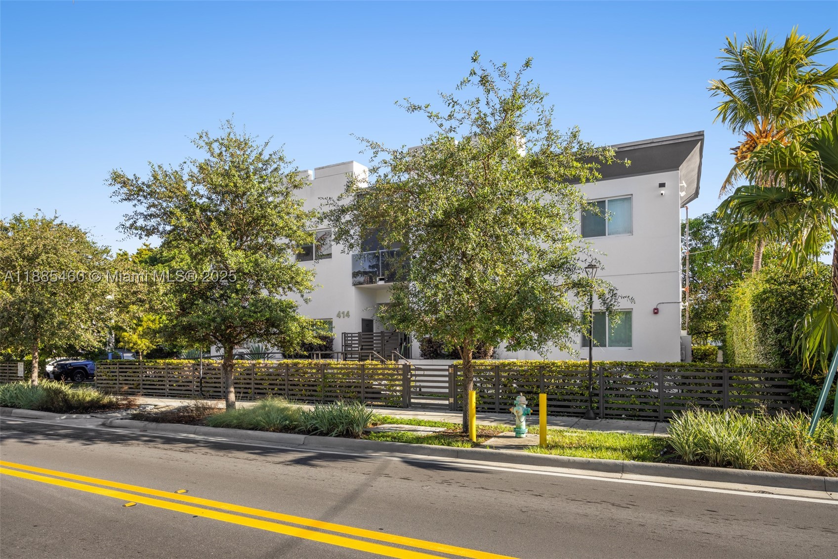 A11885460 Property Photo 3