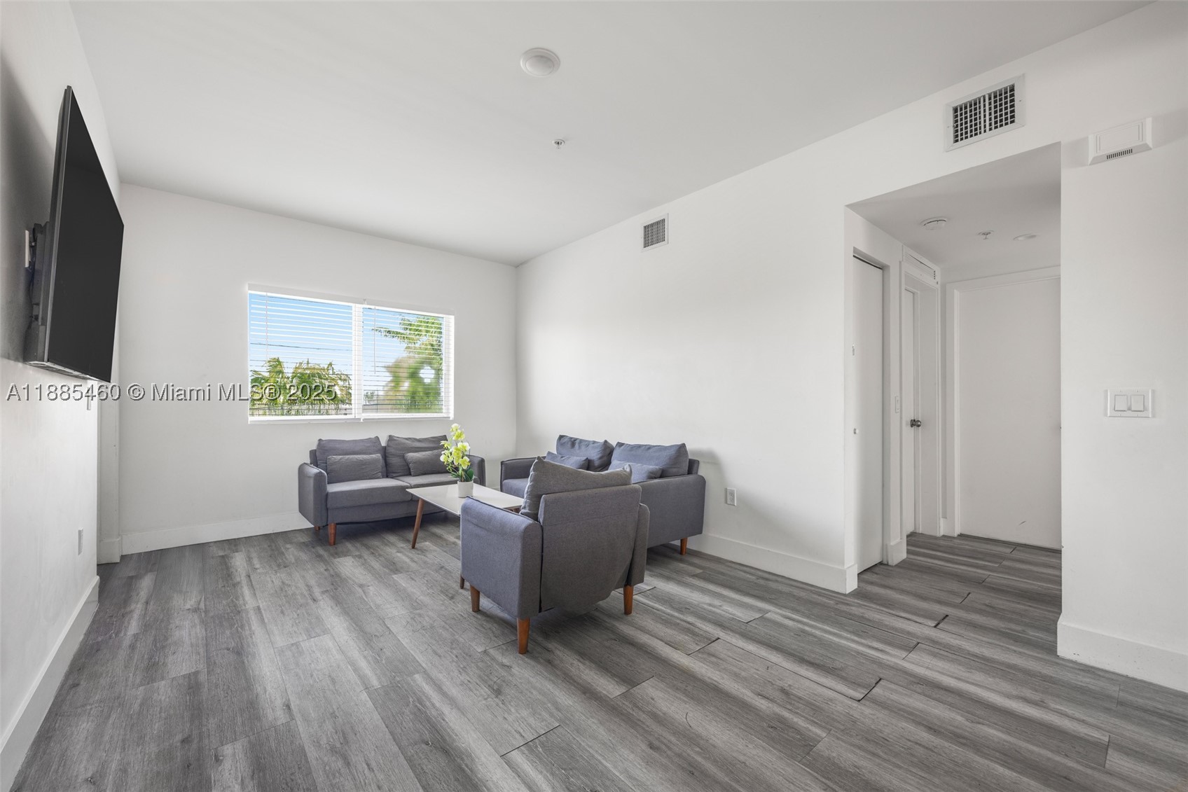 A11885460 Property Photo 4