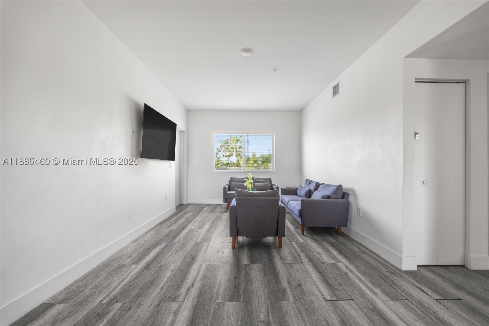 A11885460 Property Photo 5