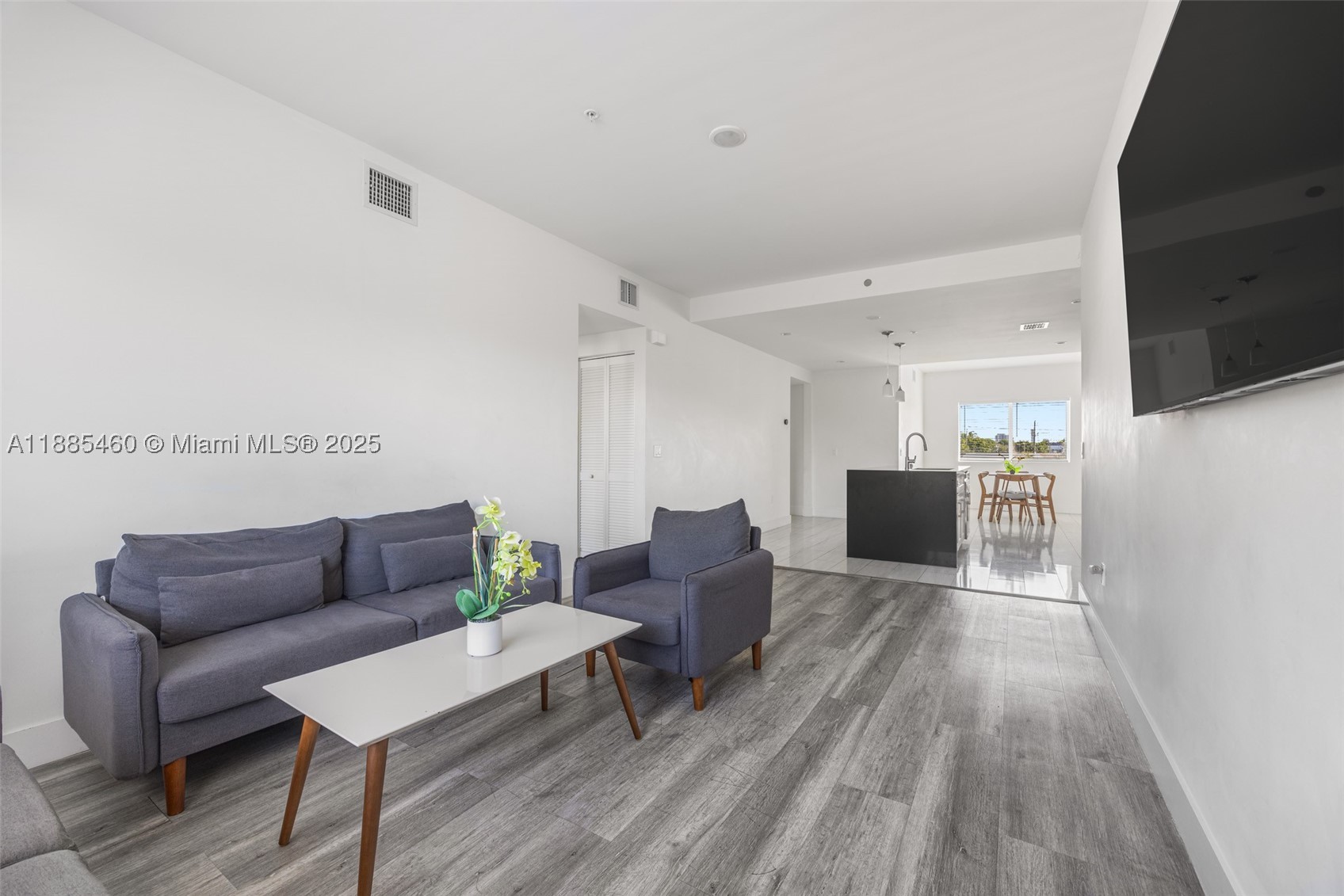 A11885460 Property Photo 7