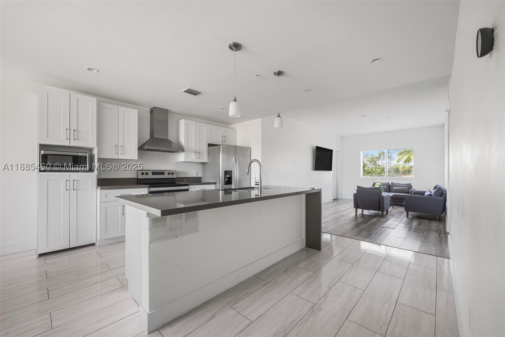 A11885460 Property Photo 8