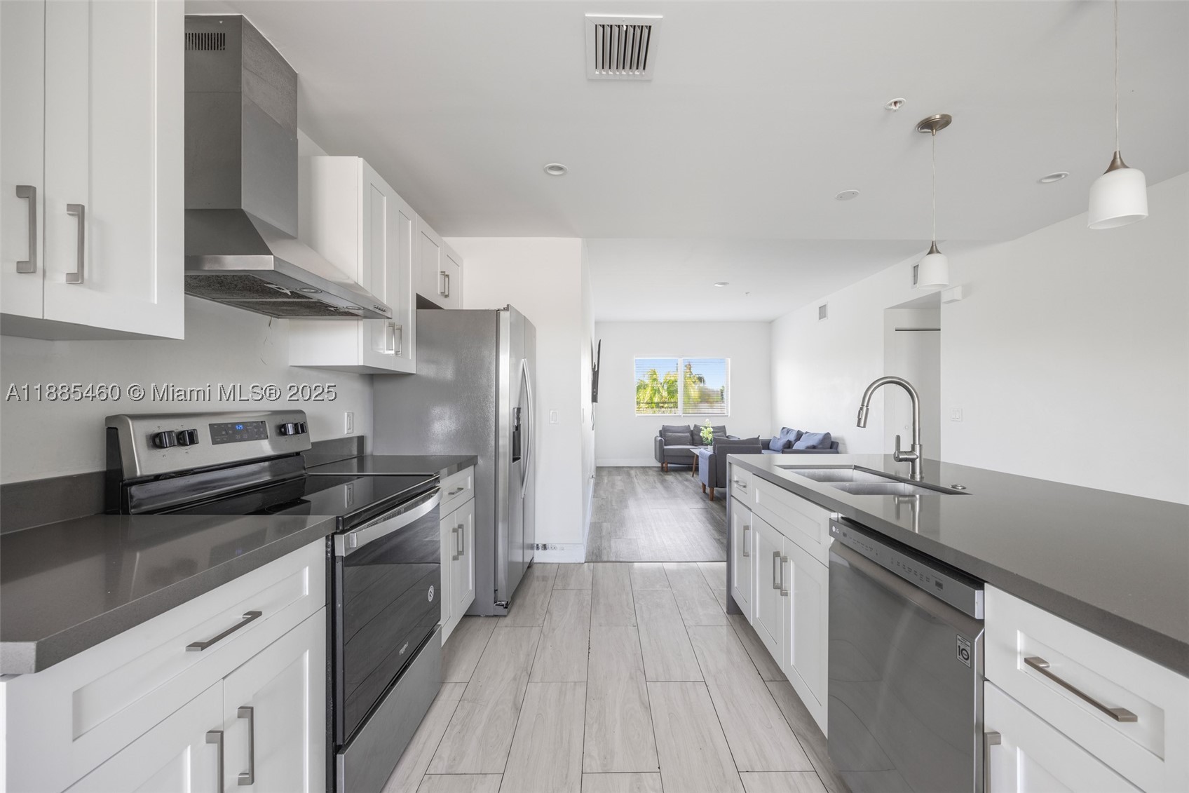 A11885460 Property Photo 9