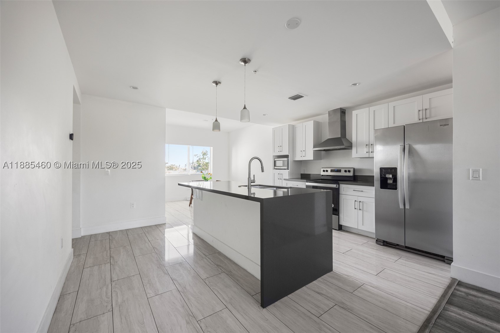 A11885460 Property Photo 11