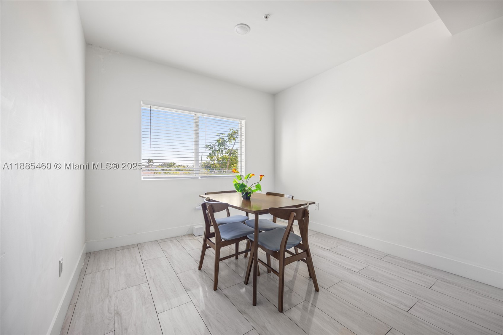 A11885460 Property Photo 13