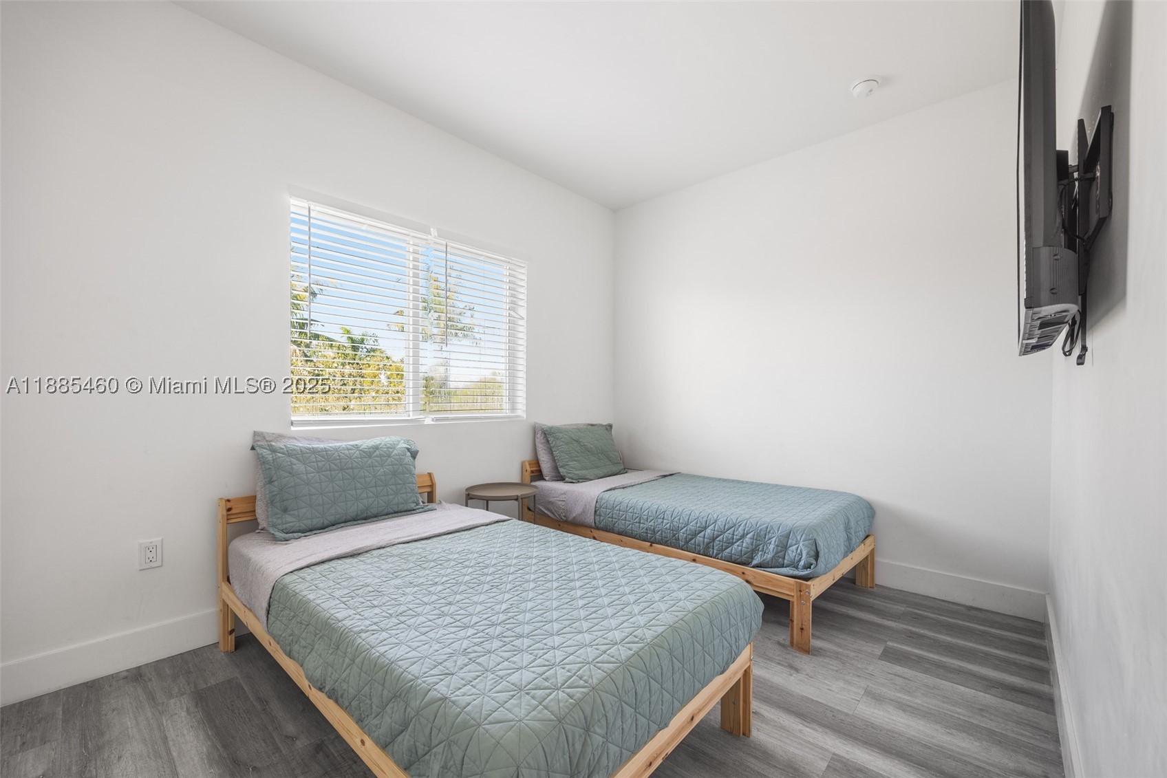 A11885460 Property Photo 14