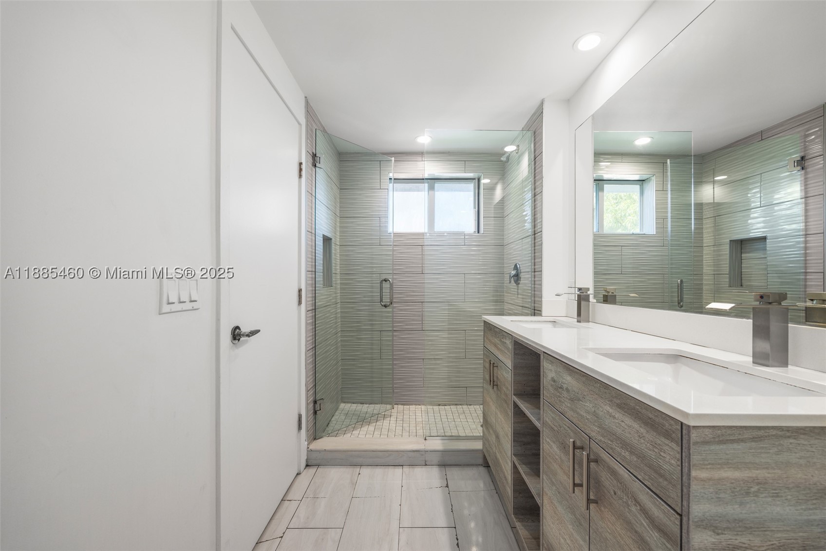 A11885460 Property Photo 18