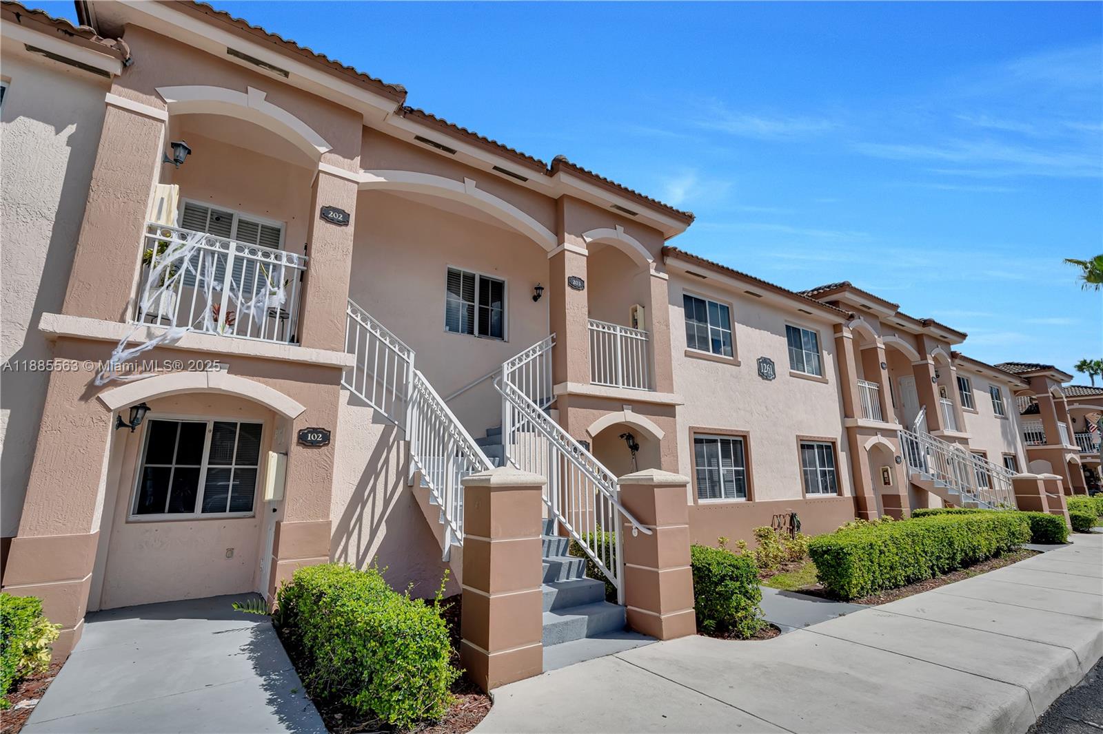 1261 Se 27th St 203 Property Photo 1