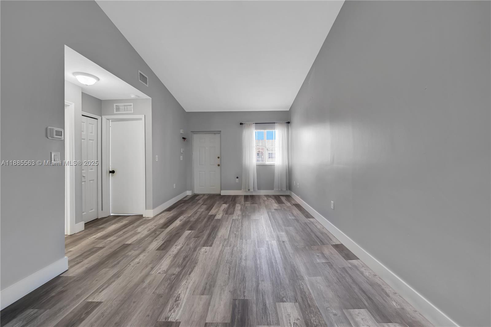 1261 Se 27th St 203 Property Photo 5