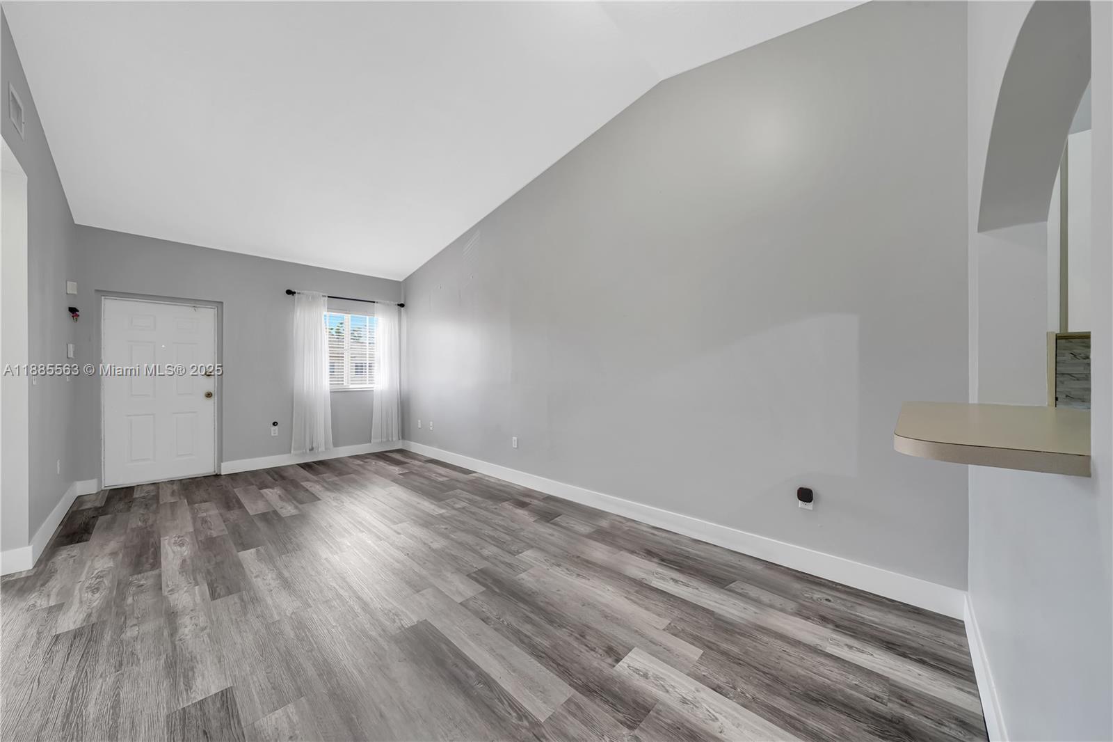 1261 Se 27th St 203 Property Photo 7