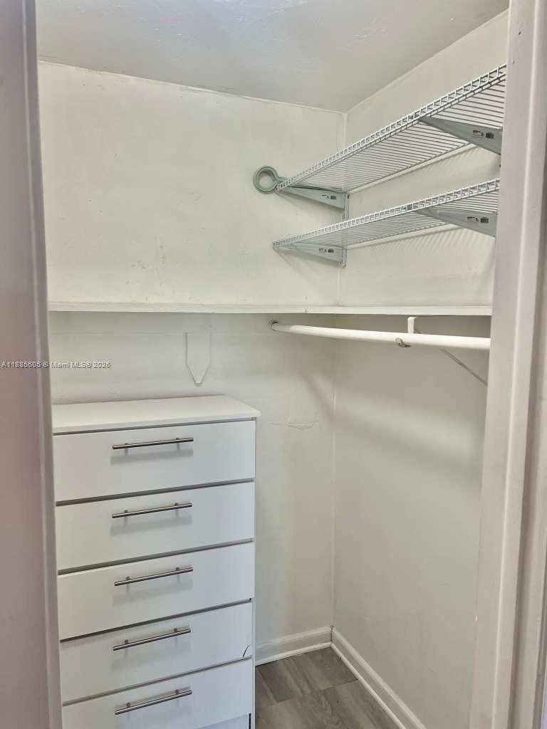 1300 W 53rd St 18 Property Photo 10