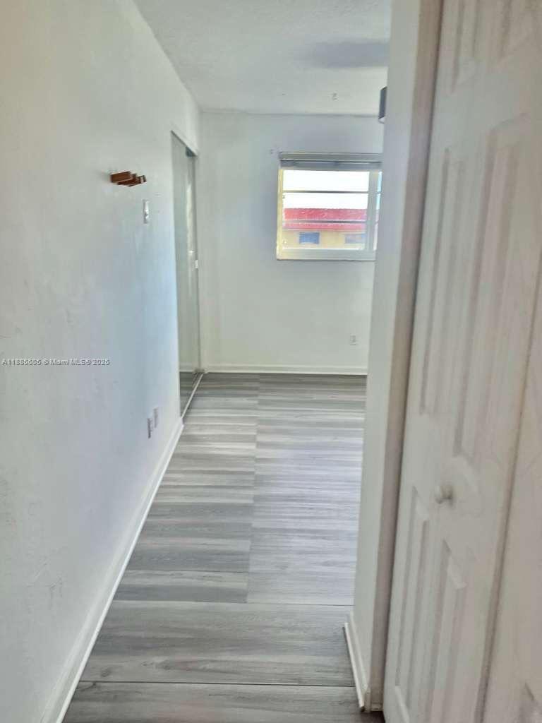 1300 W 53rd St 18 Property Photo 11