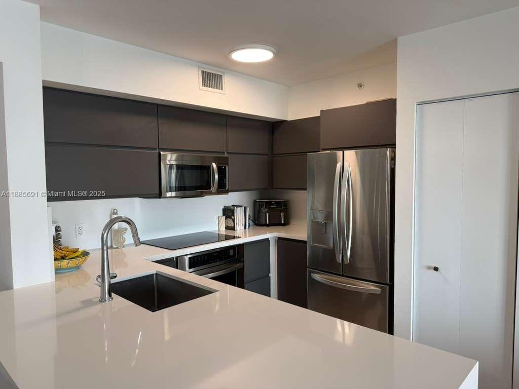 1155 Brickell Bay Dr 1408 Property Photo 6