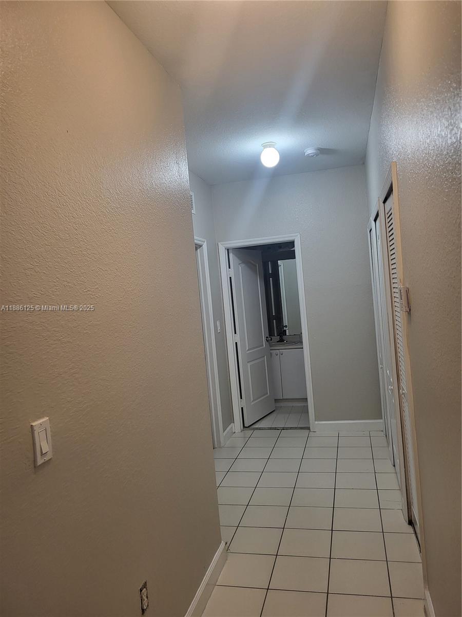 1662 Se 27th Dr 202 Property Photo 2