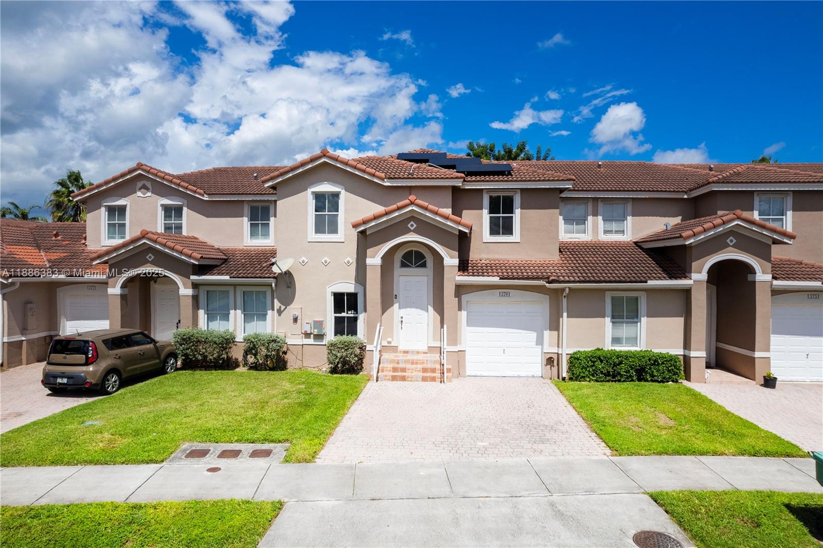 13761 SW 274th Ter Property Photo 1