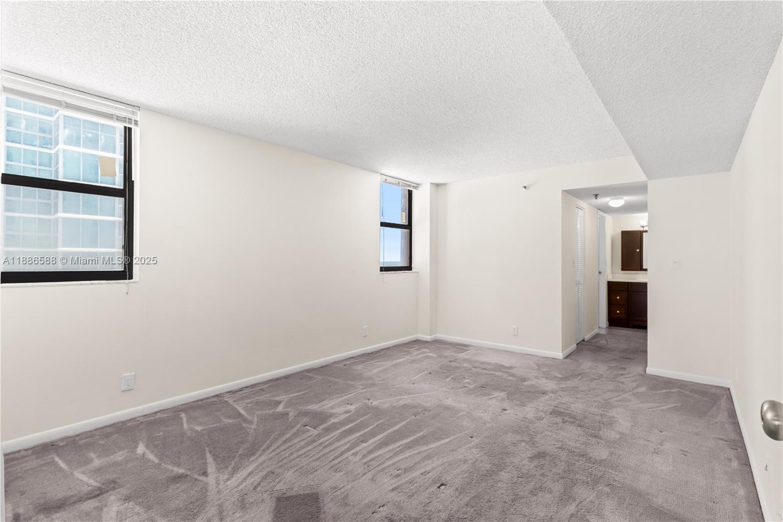 2625 Collins Ave 608 Property Photo 8