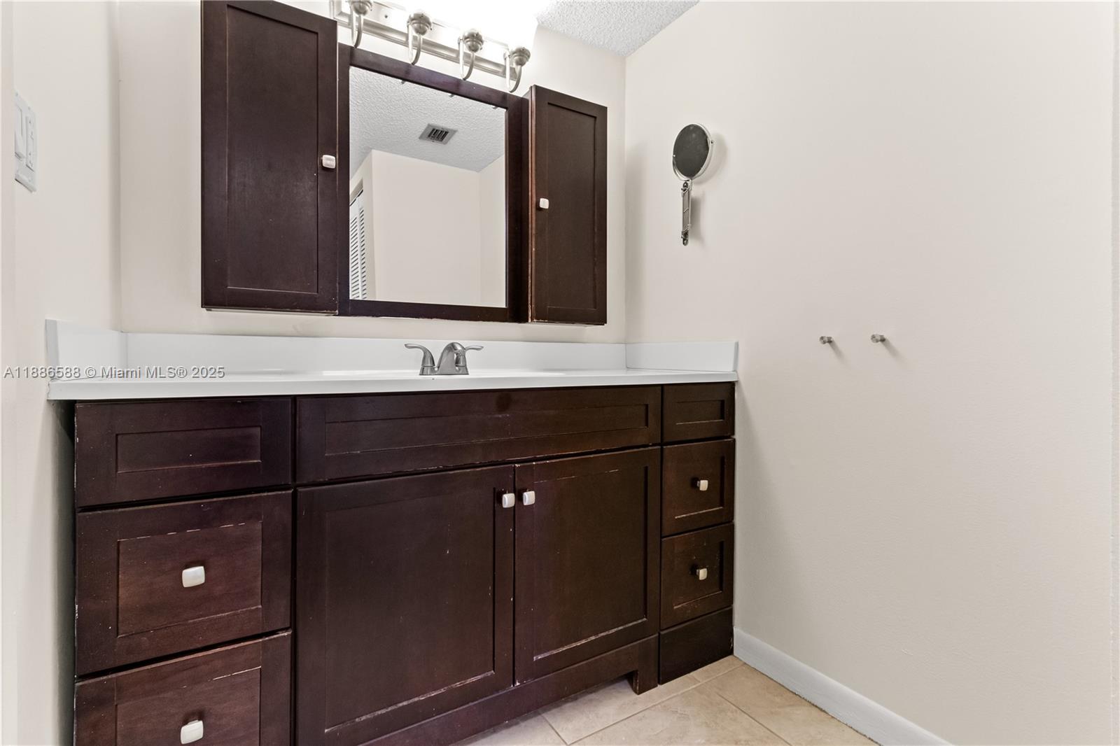 2625 Collins Ave 608 Property Photo 10