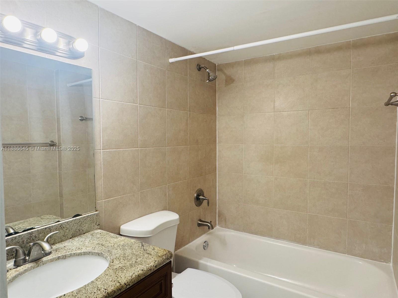 2000 Ne 135th St 403 Property Photo 10