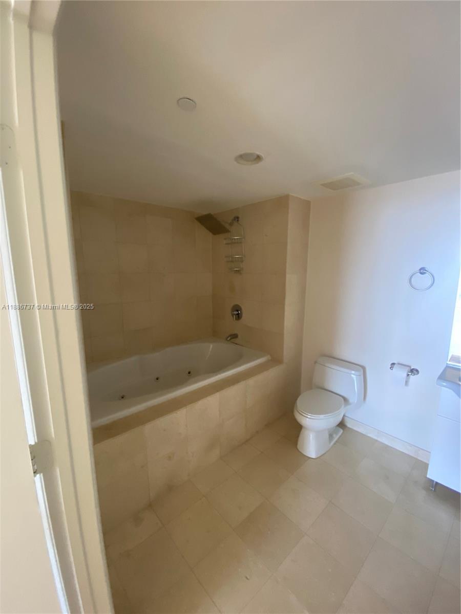1800 S Ocean Dr 2909 Property Photo 8