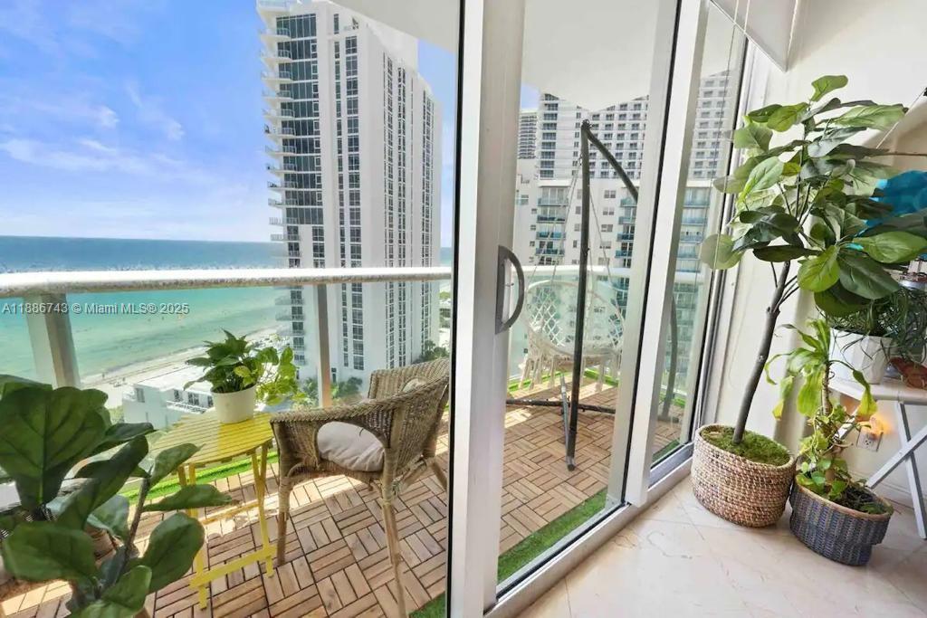 3901 S Ocean Dr 14l Property Photo 4