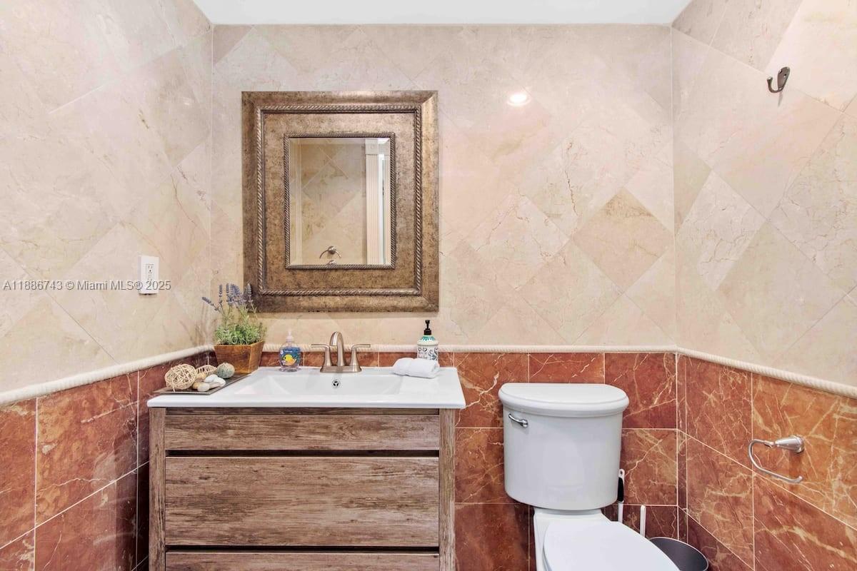 3901 S Ocean Dr 14l Property Photo 17