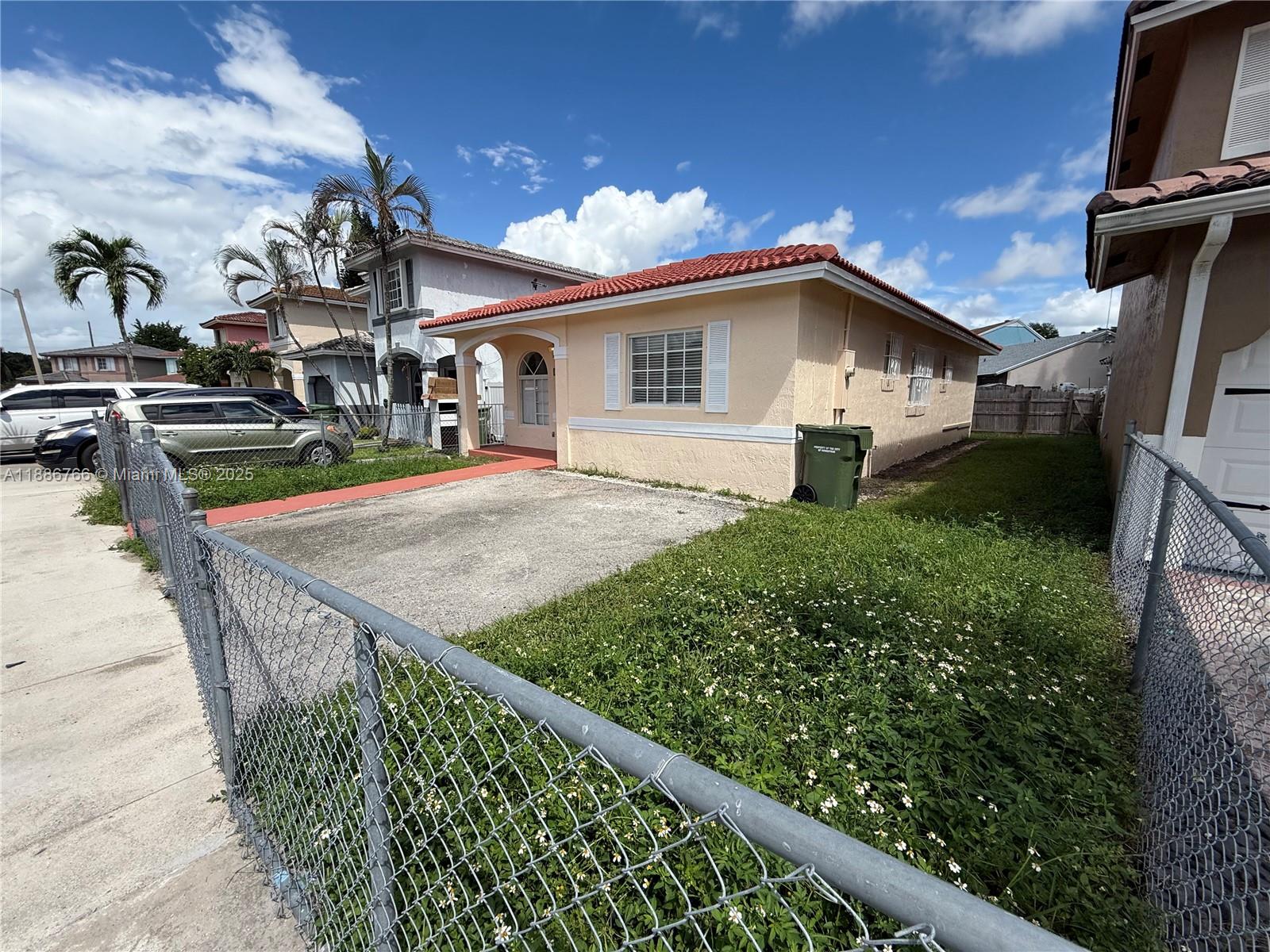 1089 Se 13th Ter Property Photo 2