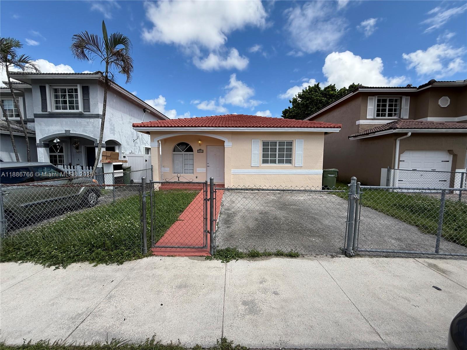 1089 Se 13th Ter Property Photo 3